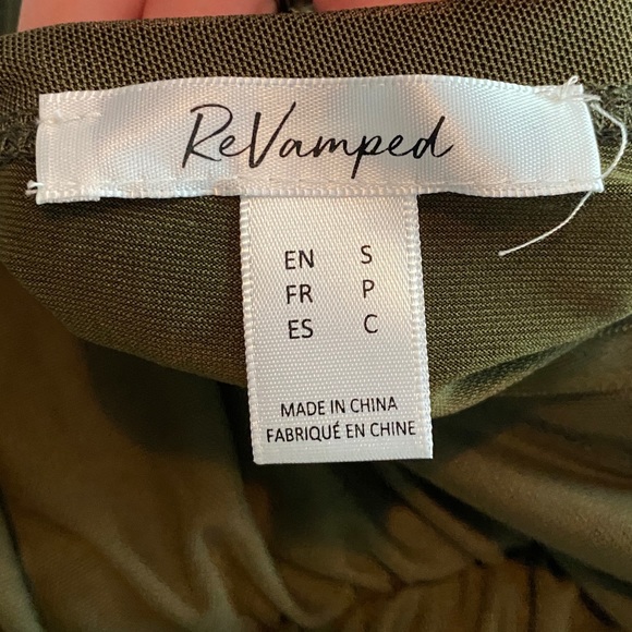 Midi, rouched, 3/4 sleeve dress - Picture 3 of 3